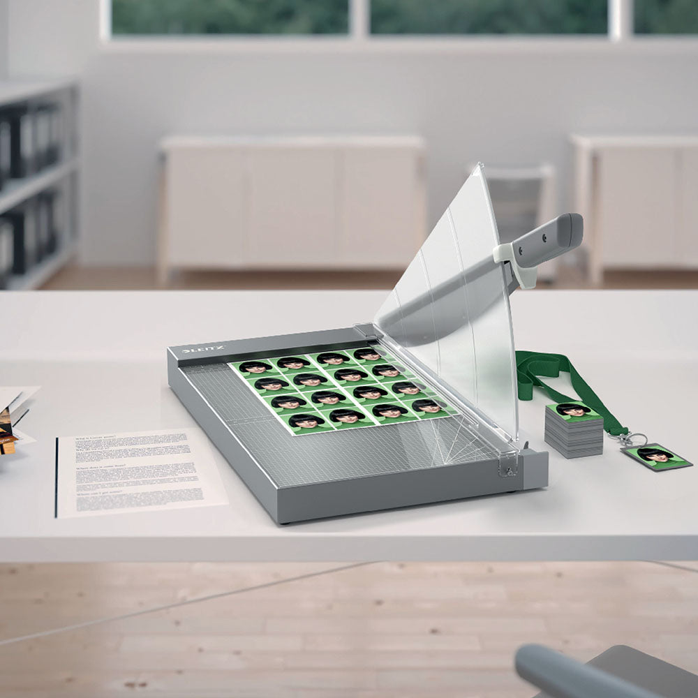 Guilhotina A4+ Leitz Office Pro 25 Folhas