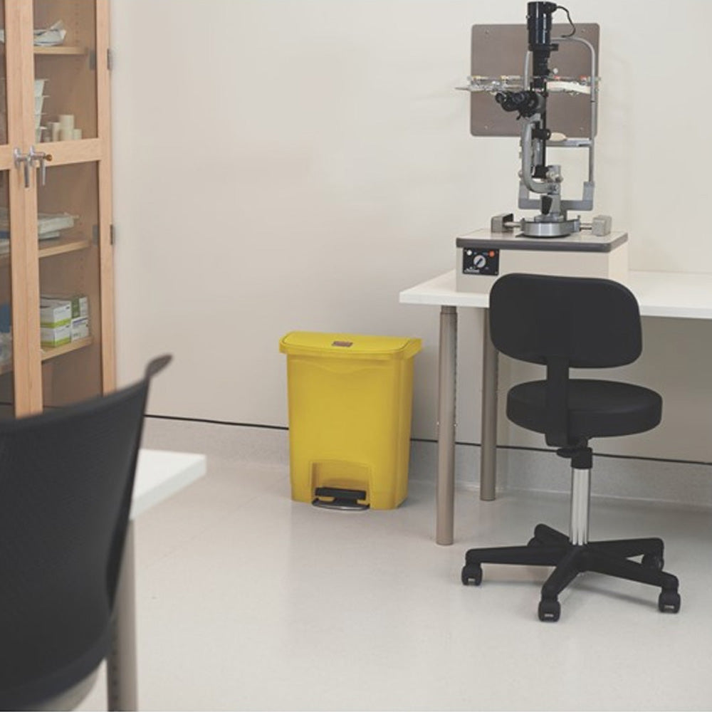 Contentor 30L Resina Slim Jim Step-On Amarelo com Pedal