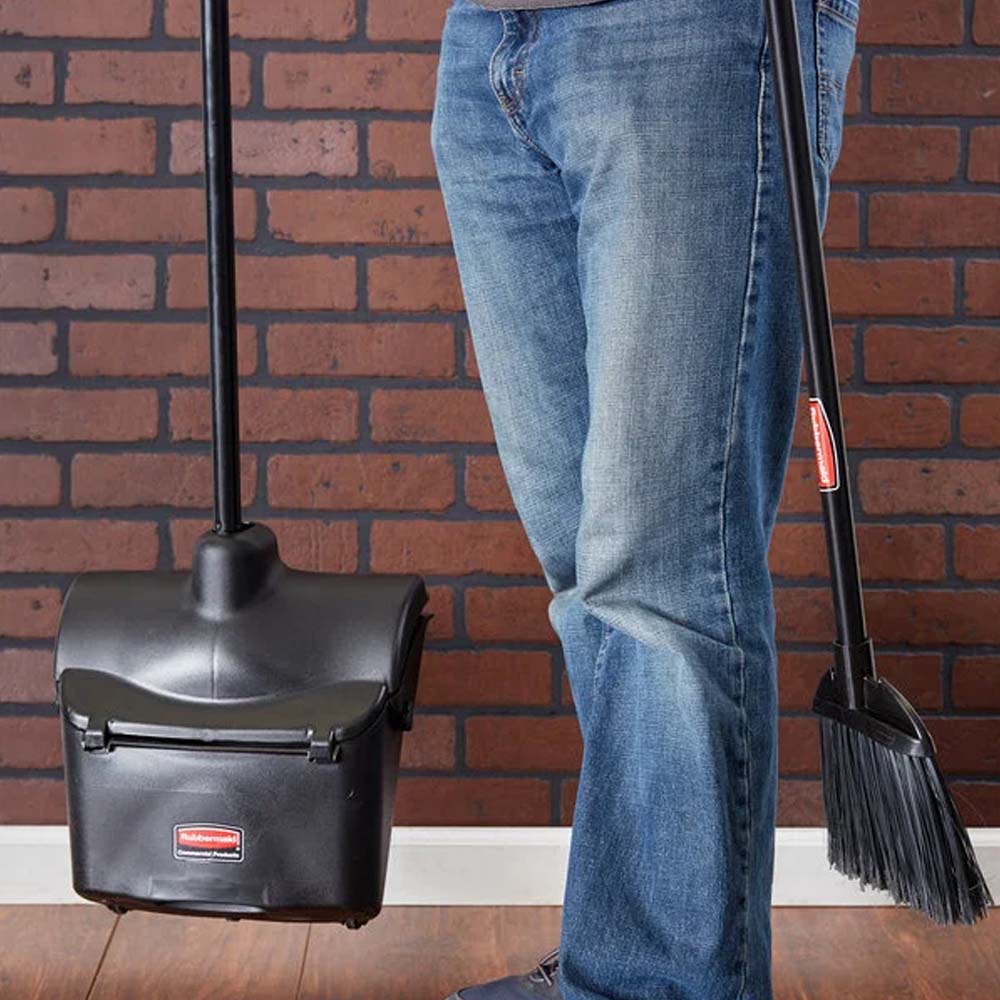 Pá para Lixo Fechada com Cabo Metal Revestido Preto