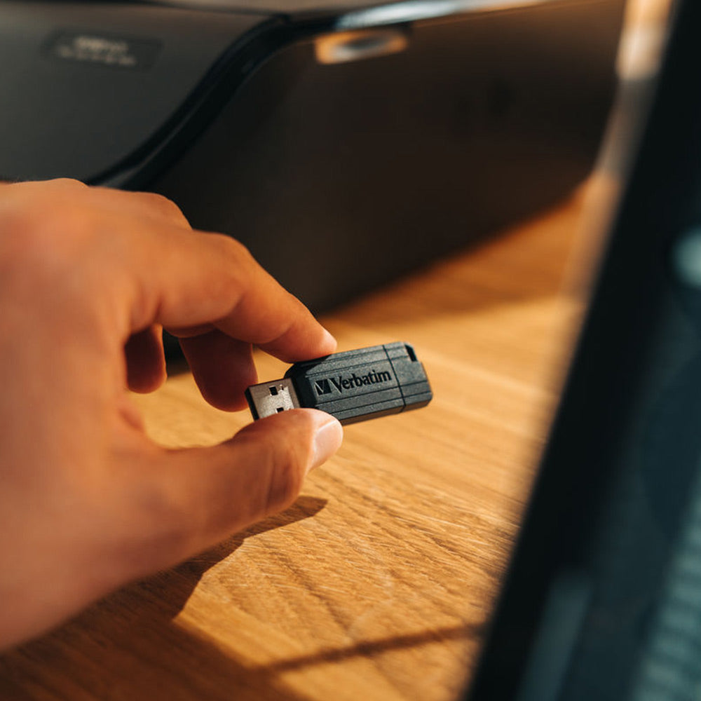 Pen Drive 128GB USB-A 2.0 VERBATIM PINSTRIPE Preto